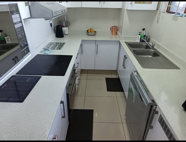 2.5 BEDROOM FLAT TO LET IN ESSENWOOD